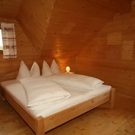 Almhaus Pleschinhof 호흐린들